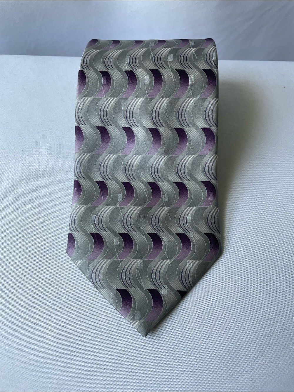 Pierre Cardin 100% Silk Wave-Pattern Tie in Silver and Purple